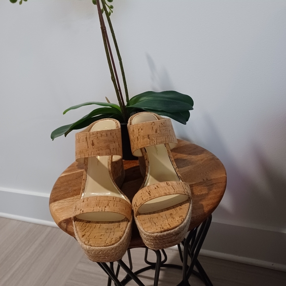 Sandals - Picture 2 of 6